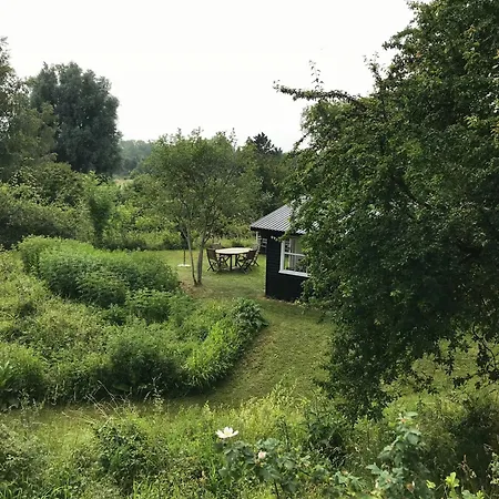 Дом отдыха Renovated 70s On Nature Plot